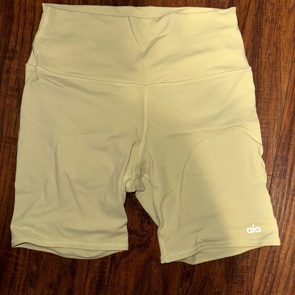 ALO Yoga Cream Bike Shorts